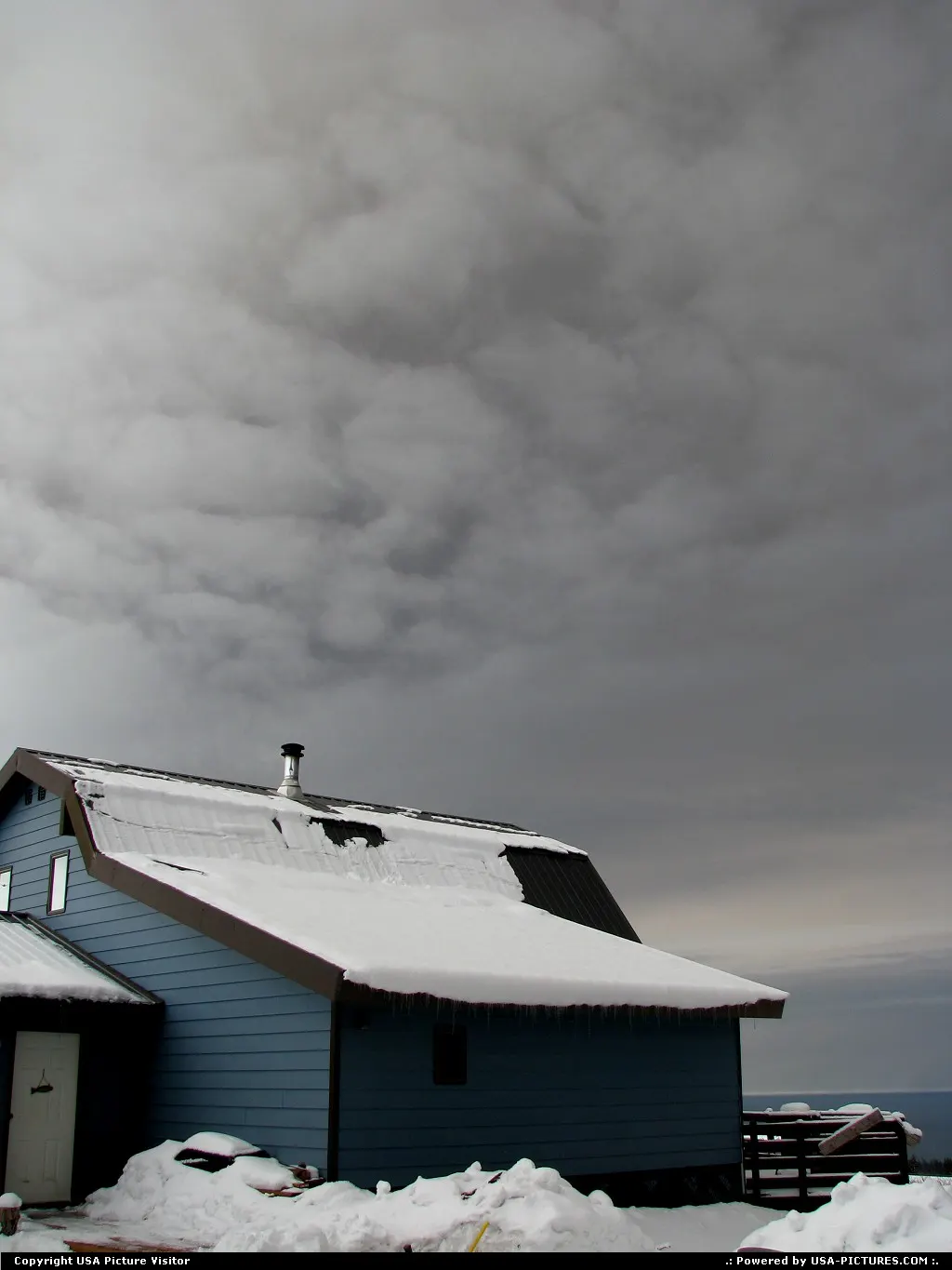 Image courtesy of the photographer, Dennis Anderson, http://www.auroradude.com/ .