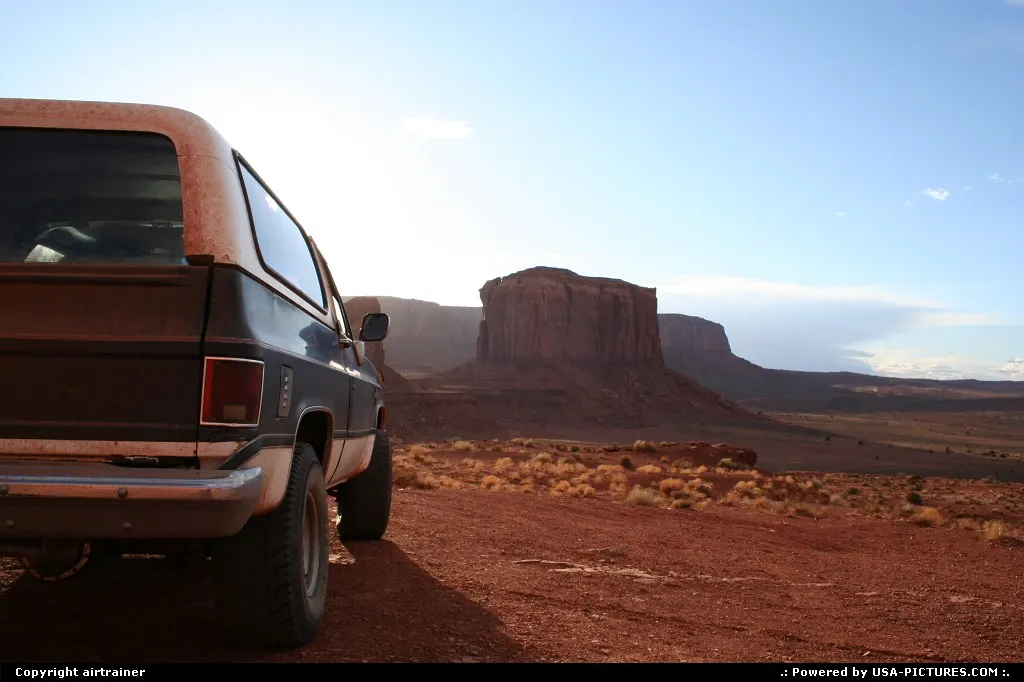Monument Valley, a private tour on this old Chevrolet Blazer, woww !