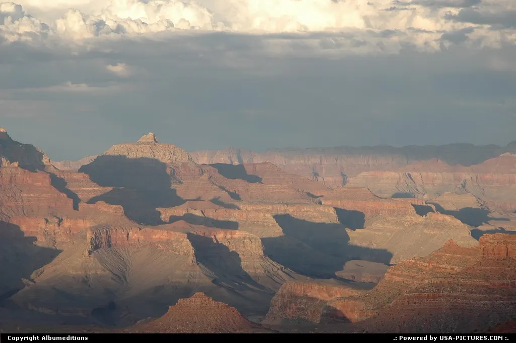 World of stone: Grand Canyon. For multimedia slideshow: www.album-editions.nl