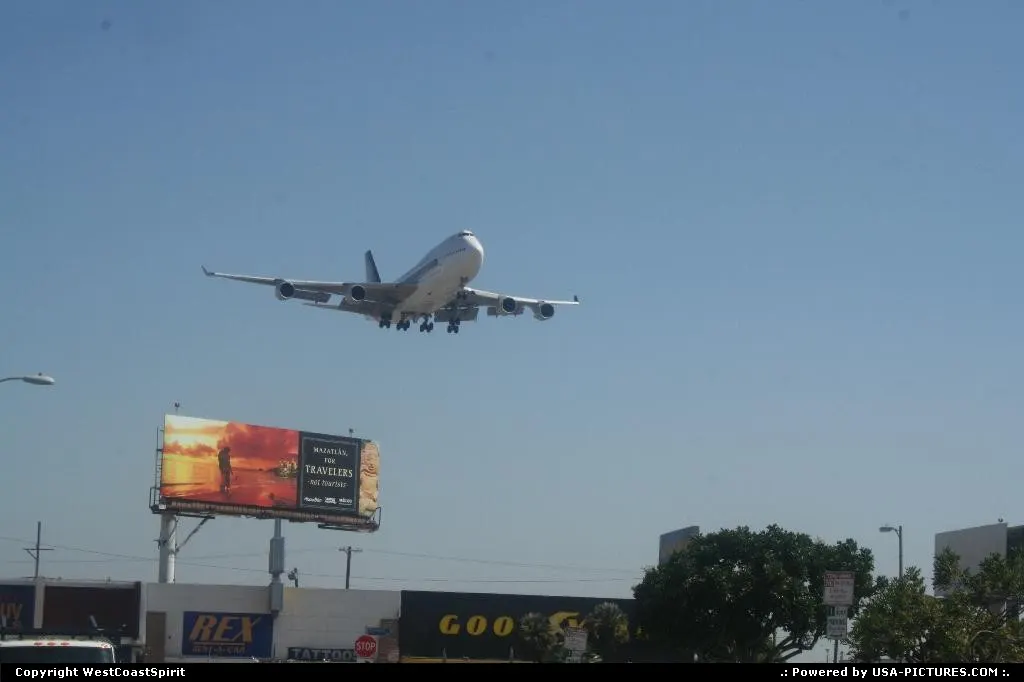 Planes watching around LAX.