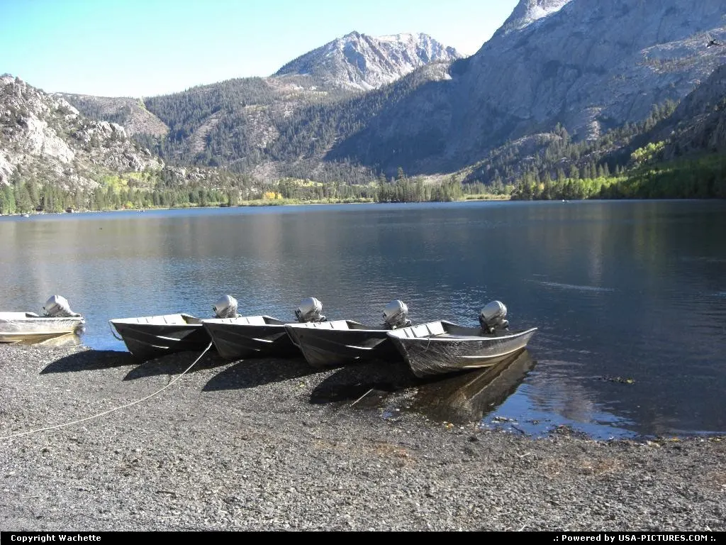 lake in mammoth lake