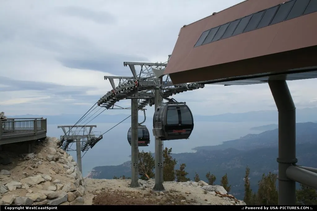 Gondola from Lac Tahoe to the ski resort.
