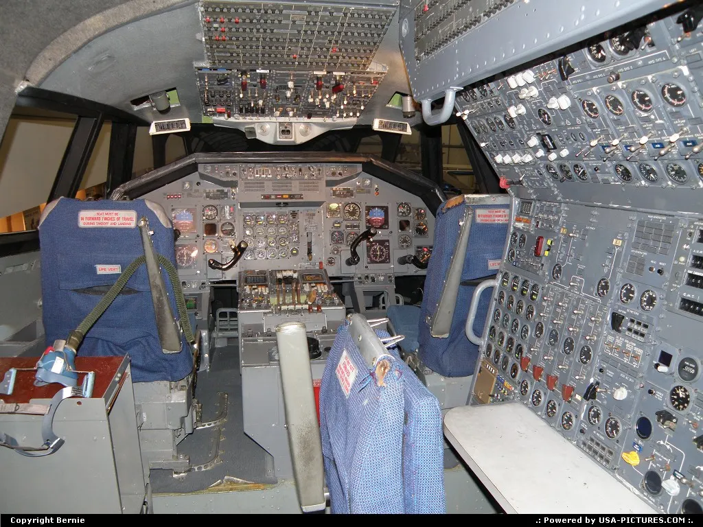 Boeing 2707 flightdeck.