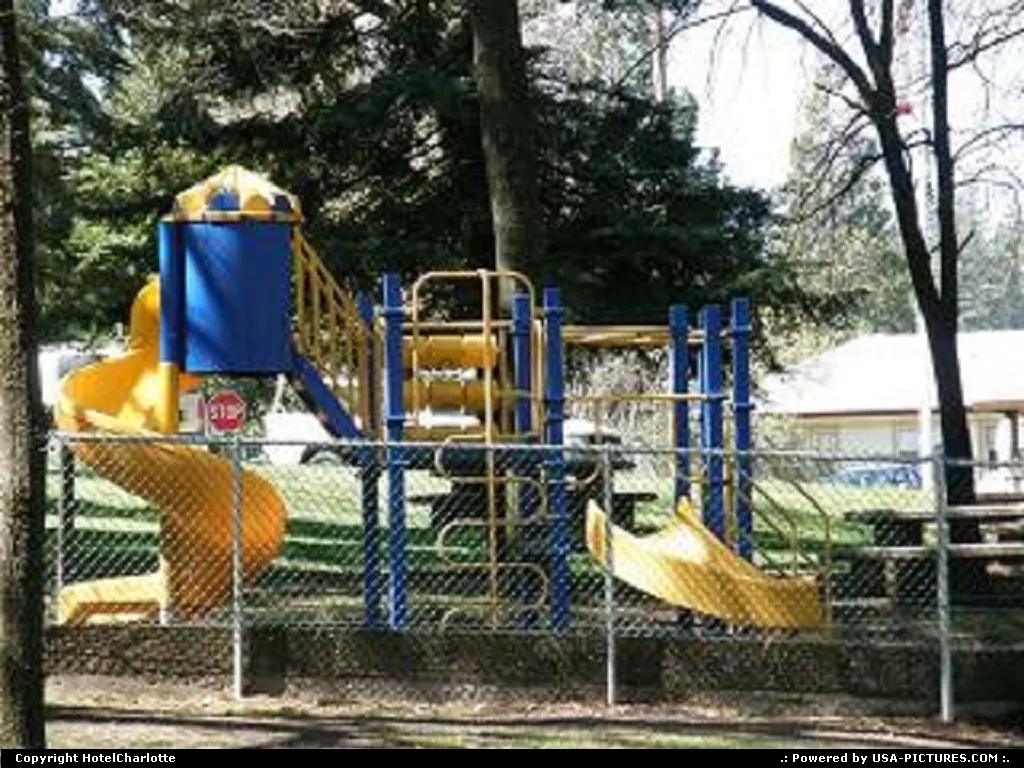 Mary Lavaroni Community Park in the center of Groveland