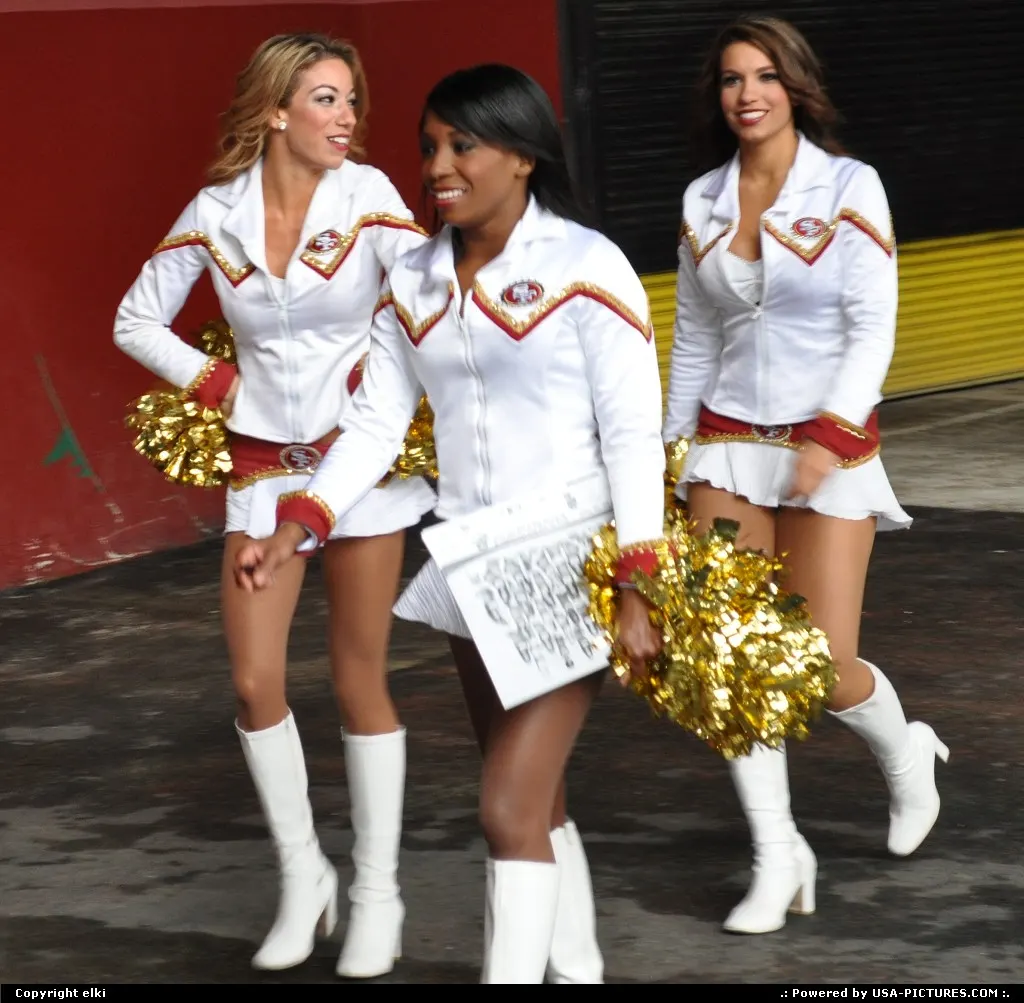 San Francisco 49ers' game on sunday 12 december. Cheerleaders