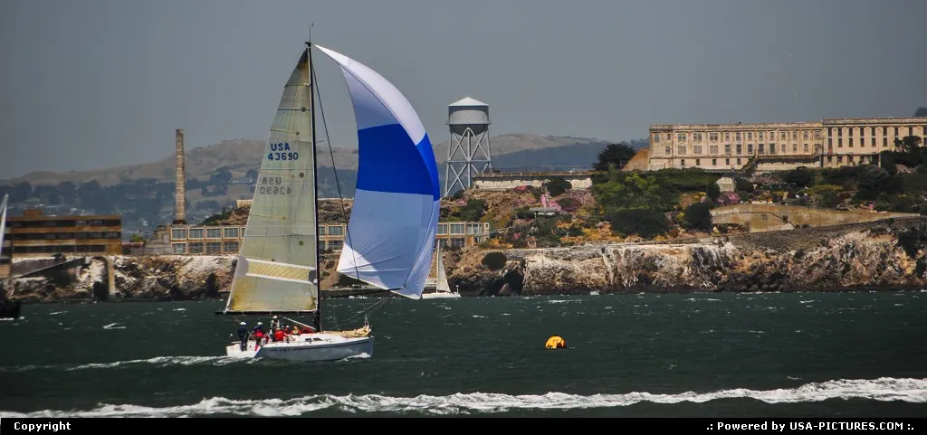 Sailing the Bay must be a trill ... Here passing the infamous Alcatraz island ...