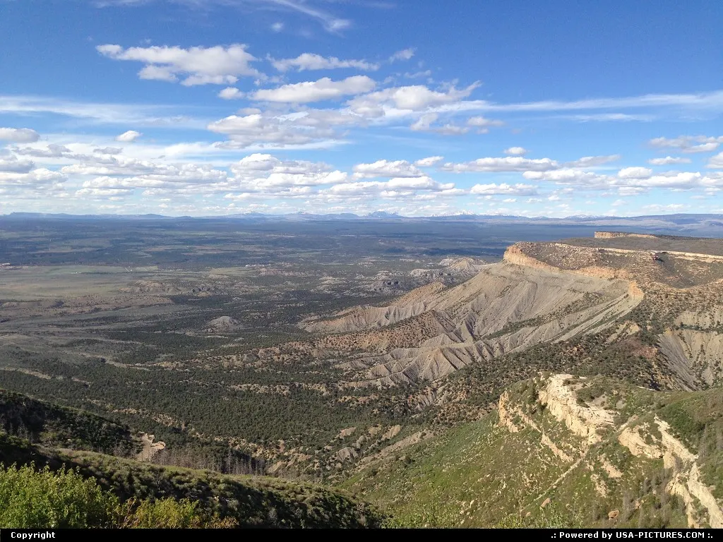 Overview of the valley, from the park entrance and near Park Point
