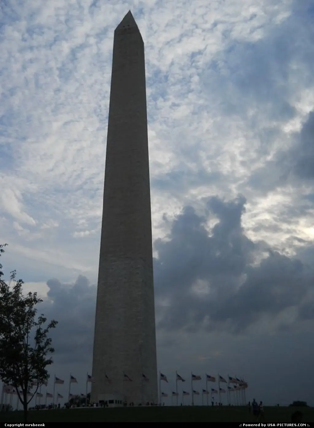 Washington Memorial flocked by amazing clouds