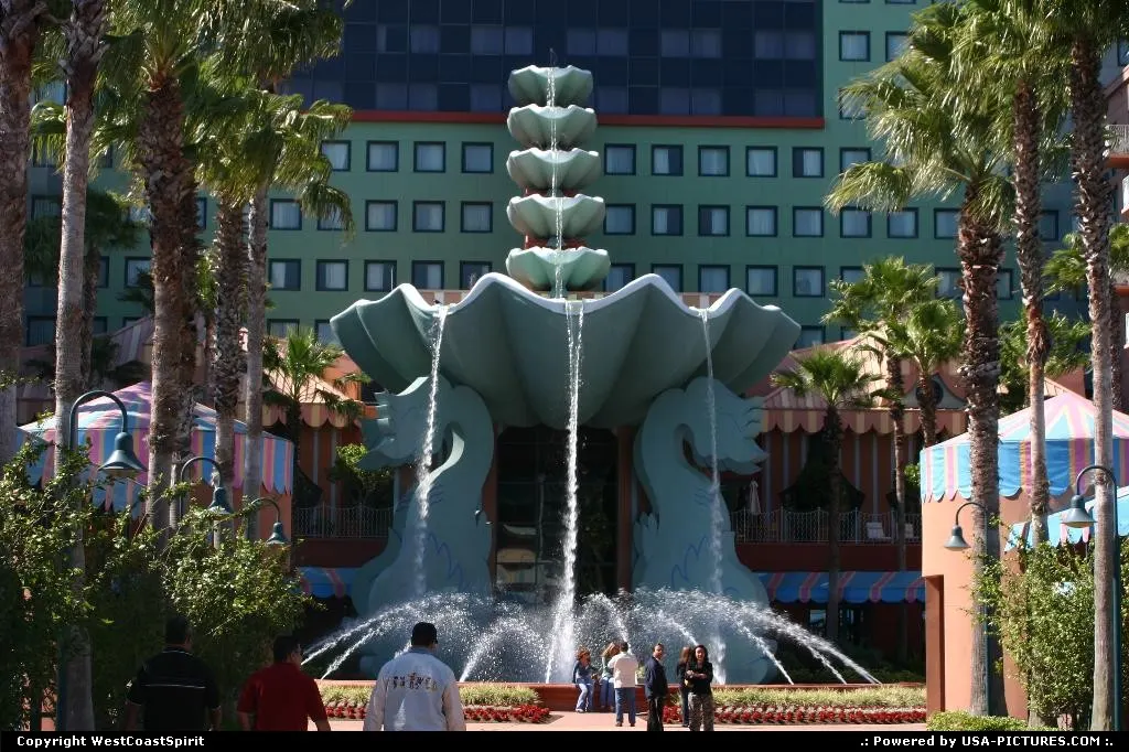 Quite a dramatic main entrance for the Dolphin resort in Disney.