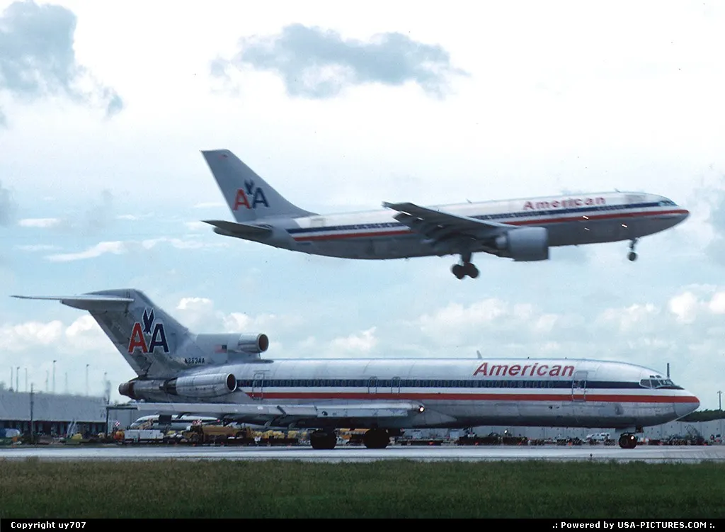 An American Airlines Airbus A300-600 on short finals to runway 08R while a stablemate i...