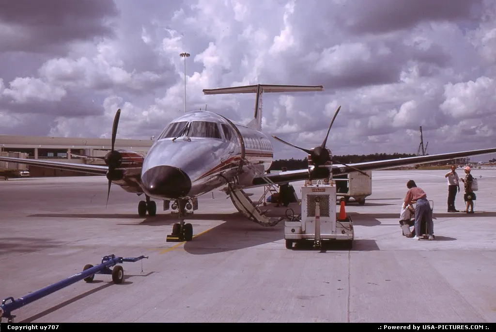 Incoming Embraer EMB120 Brasilia operated by Comair over a feeder scheduled flight from...