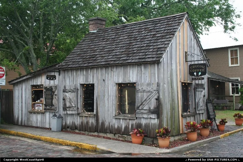Another nice construction in historic downtown.