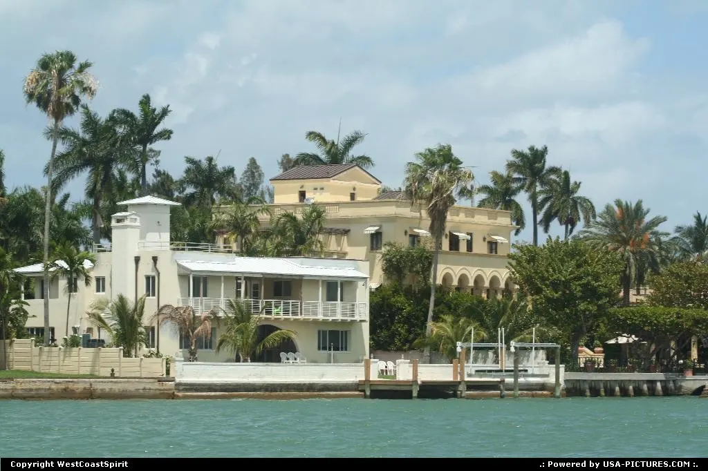Nice houses in the bay, between miami et miami beach