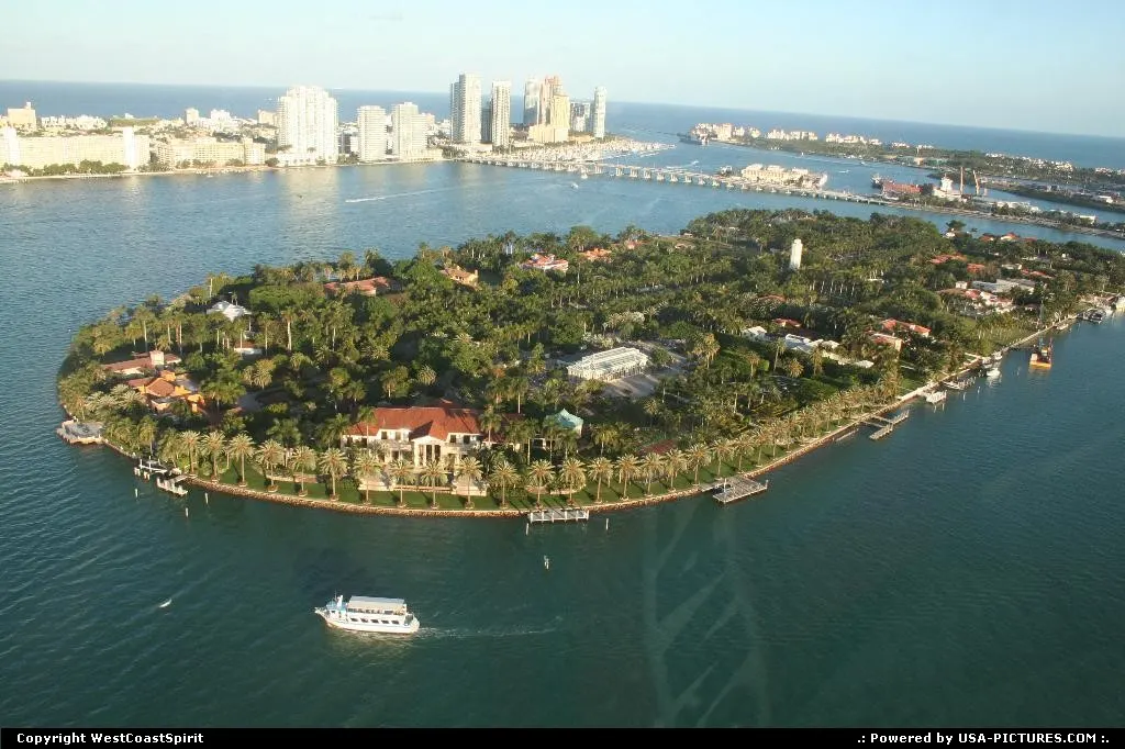Star Island (reclaimed from the bay) is obviously home of several big and famous houses.