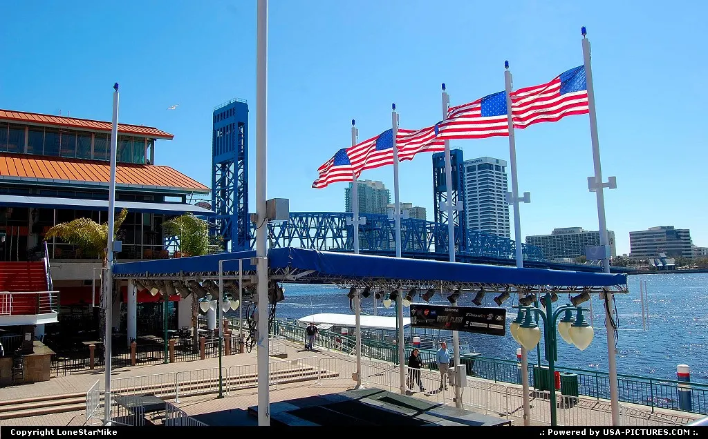 Outdoor Plaza at Jacksonville Landing