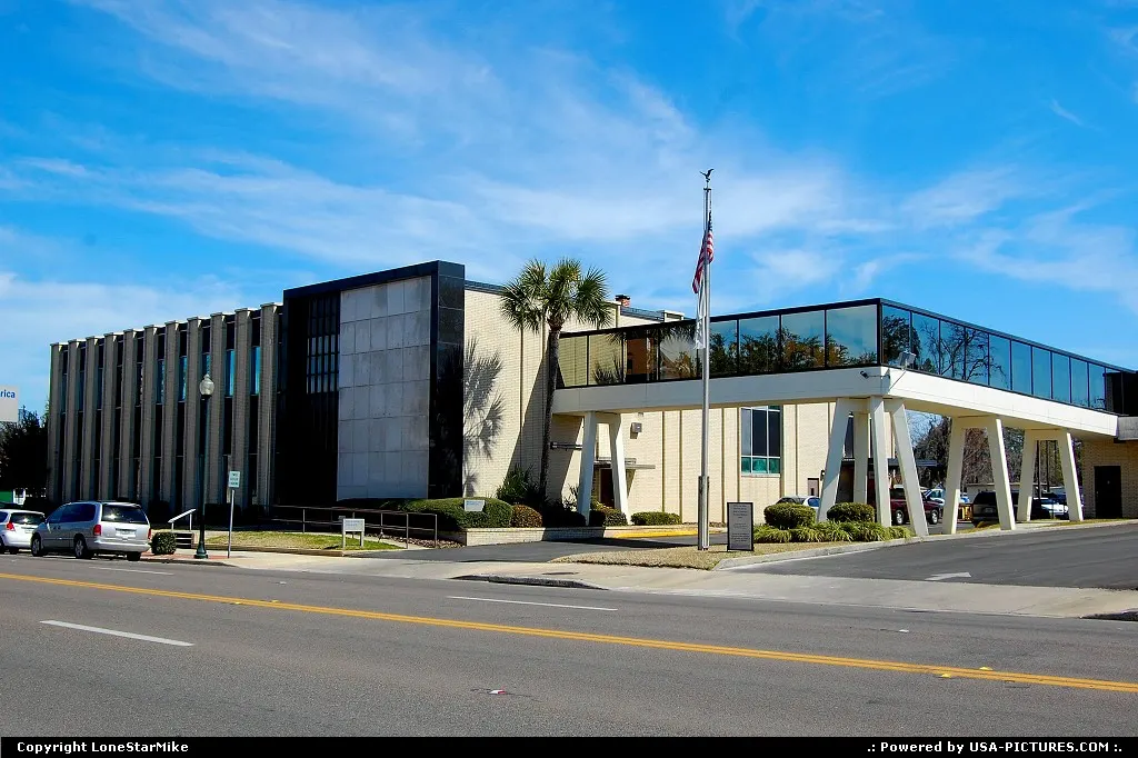 Bank of merica in Live Oak, FL The skybridge leads from the bank lobby to the drive-thru