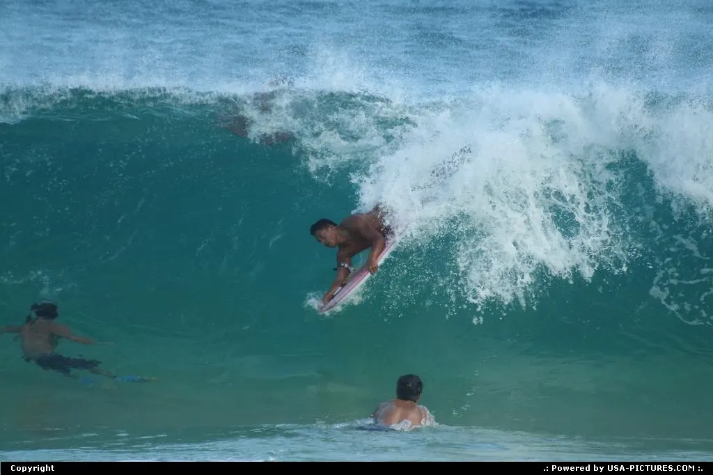 Waves riders in Hawaii. For short break lovers!