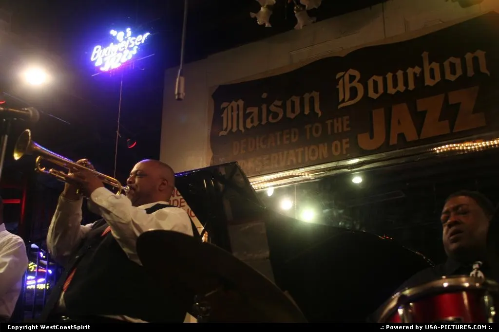 Dwayne Burns and his New Orleans Band, performing really nice live Jazz at Maison Bourb...