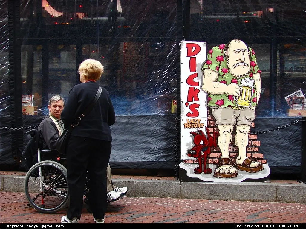 Couple outside a bar: Will they or won't they enter?!