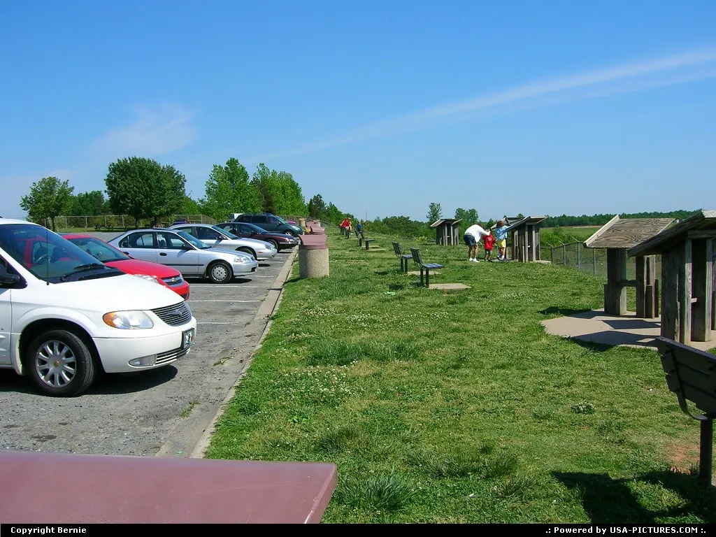 Charlotte Douglas airport observation area, a friendly place !