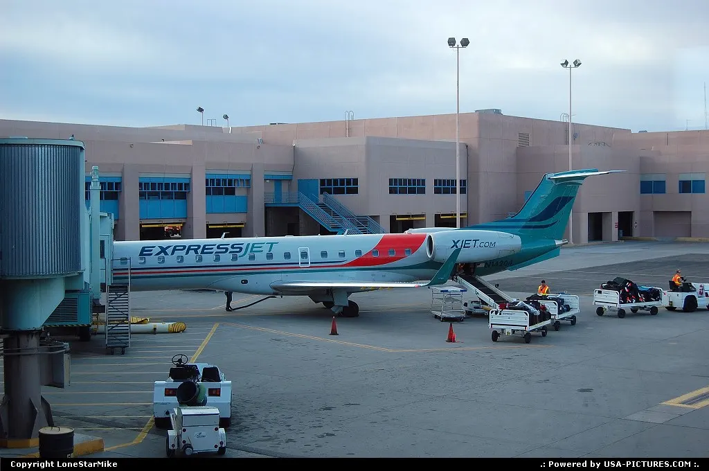 Expressjet at Albuquerque International Airport (ABQ)