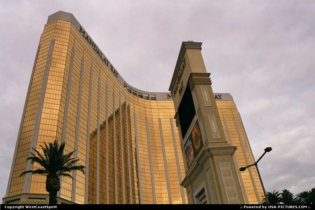 Quite impressive, even if it's now a common view down the strip.