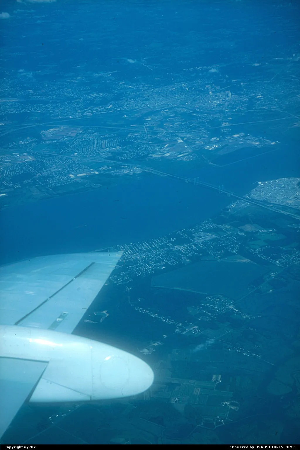 Somewhere between Baltimore and New York/La Guardia, the US Air Fokker 100 initiates th...
