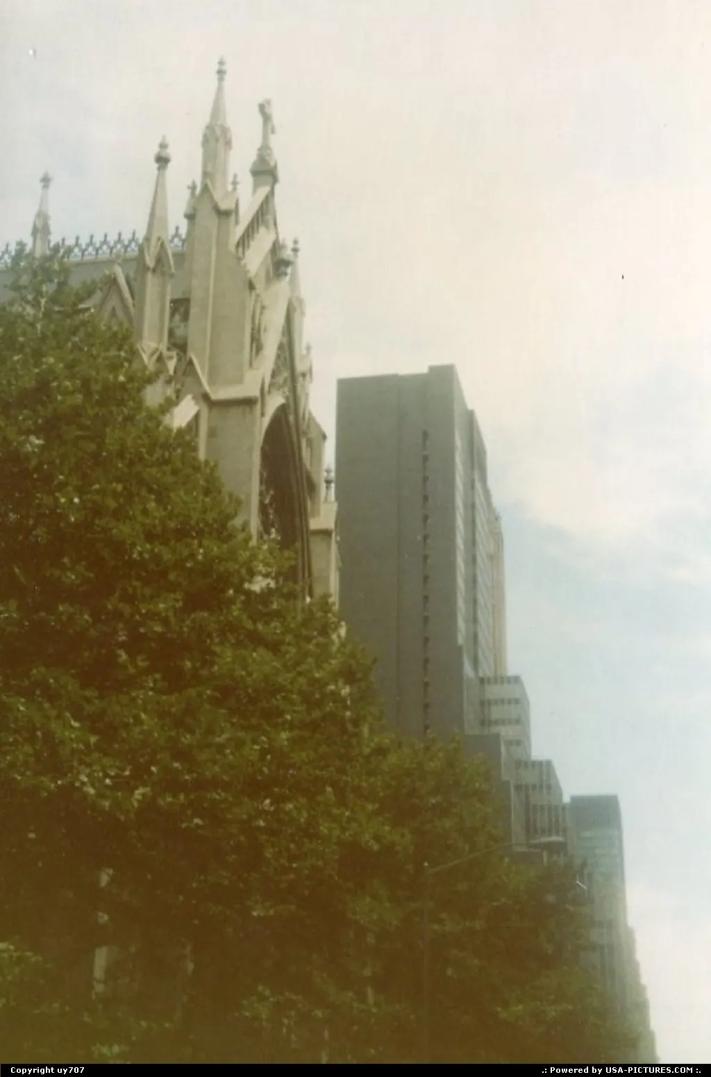 Ever going encounter between classic and modern architectures.
