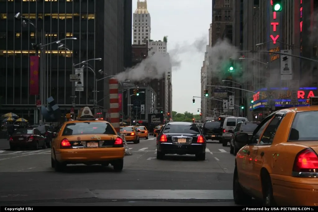 Steam, yellow cabs and trafic. Welcome in New York City