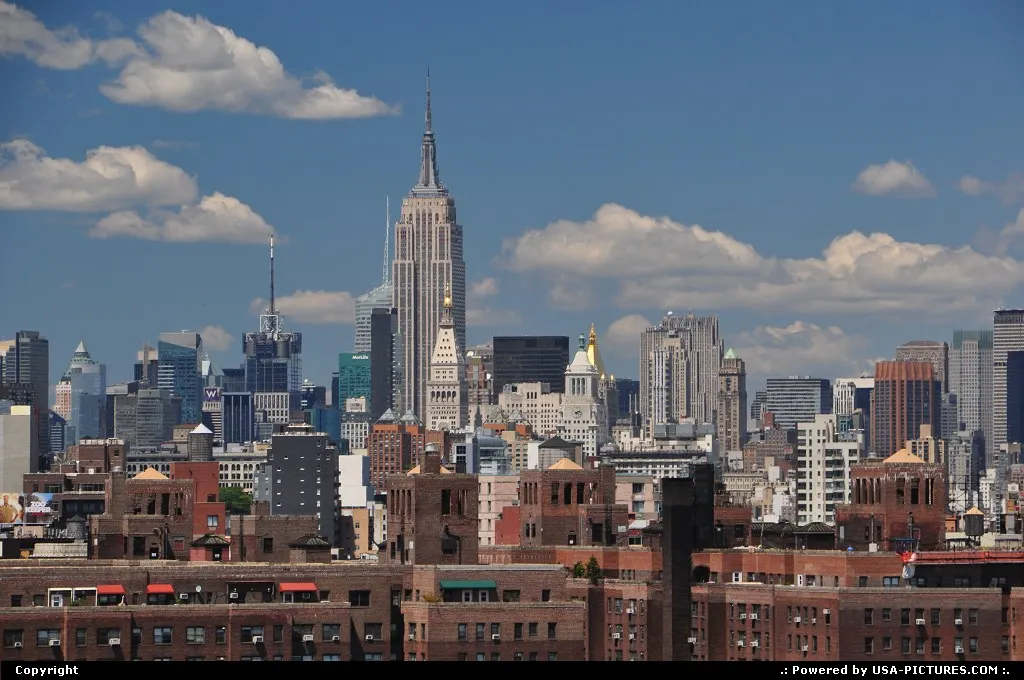 The proud and georgous Empire State Building here seen from Brooklyn bridge.