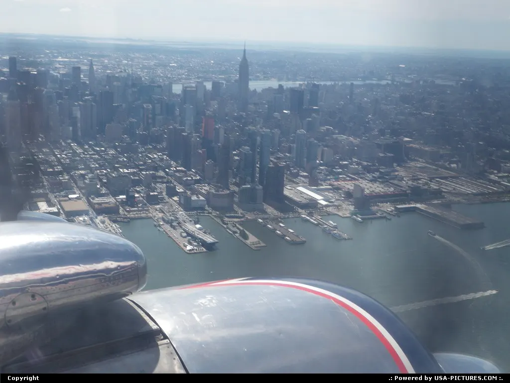 Flying over New York aboard Historical Flight Foundation DC-7B N836D in Eastern Airline...
