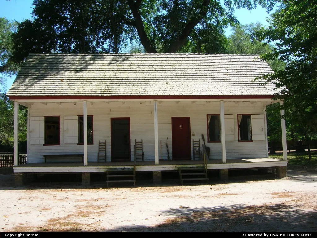 ELIZA's house, a typical home of 2 slave families. MIDDLETON PLACE.