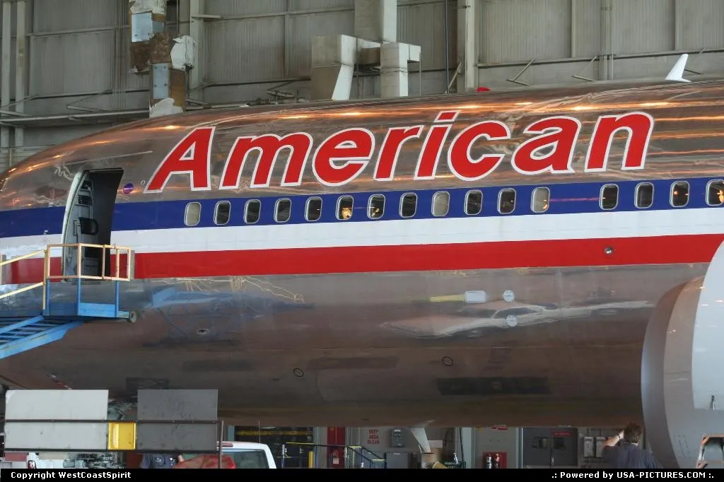 An American Airlines Boeing 767 performing a routine maintenance.