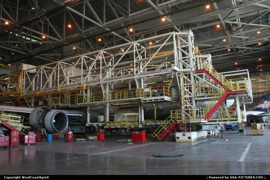 An American Airlines Boeing 737 undergoing à C check in the former Delta Airlines hange...