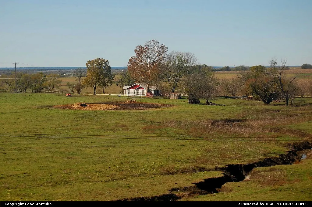 Rural Texas between Temple and Waco photographed from Amtrak's Texas Eagle