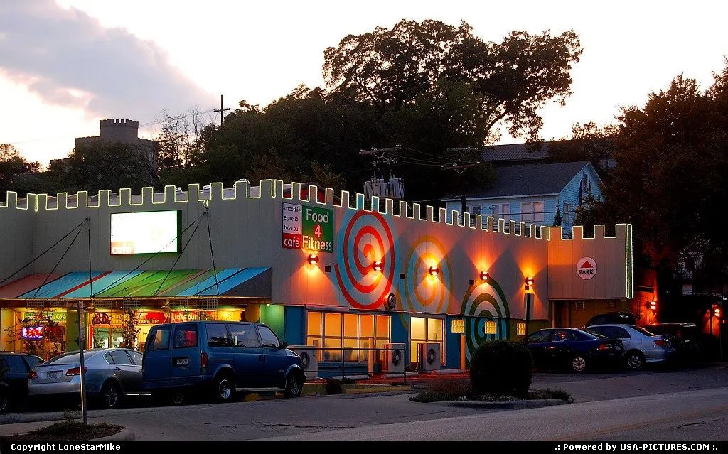 Castle Hills Shopping Center on S. Lamar
