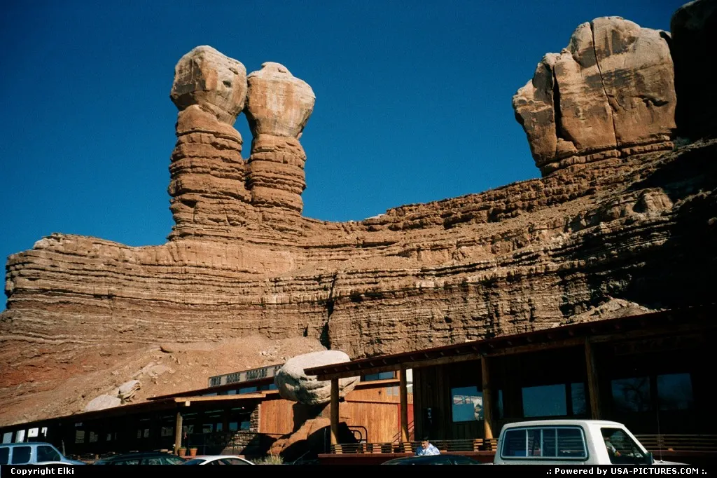 Twin Rocks Café