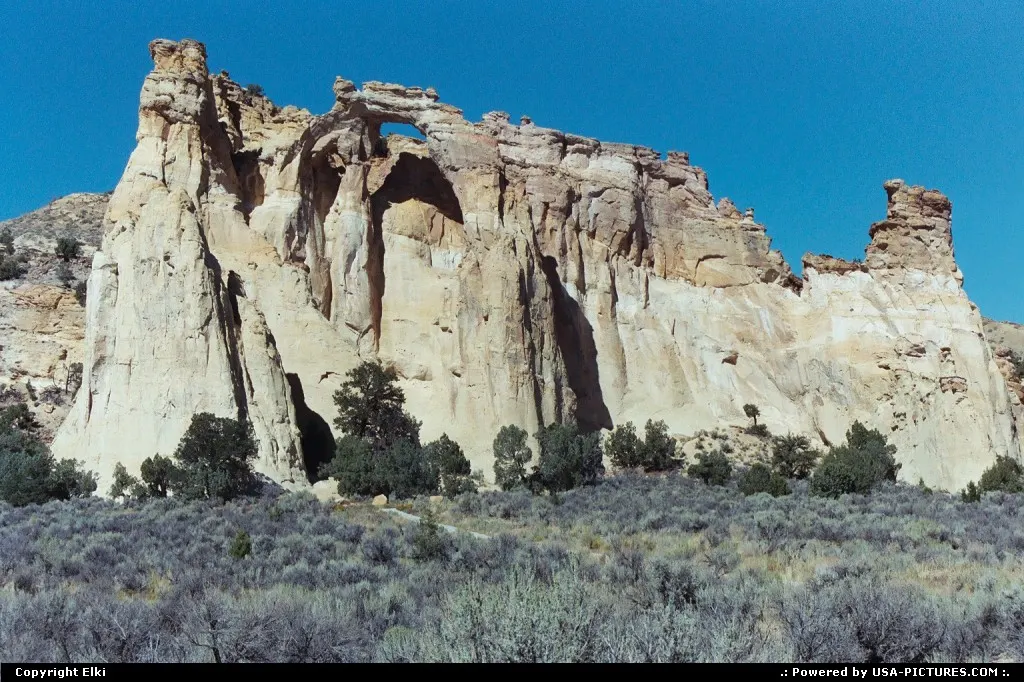 Grosvenor Arche, somewhere in the Cottonwood unpaved road