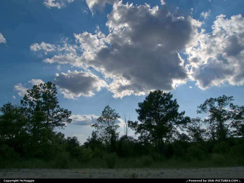 Colonial Parkway, near College Creek, outside of Williamsburg, Virginia, USA.