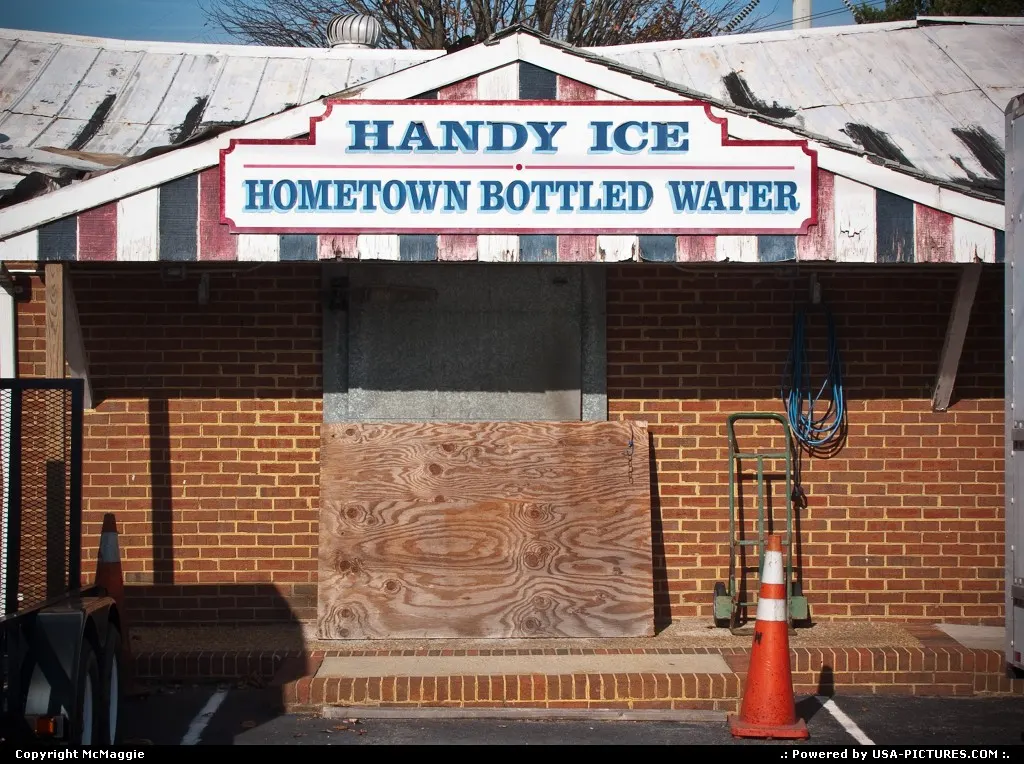 Handy Ice, Centerville Road, Lightfoot, Williamsburg, Virginia. Winter, December, 2010.
