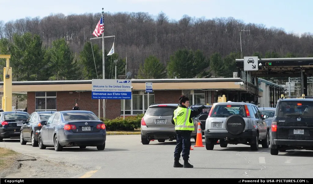 Police women dispactch traffic at the border between USA and Canada