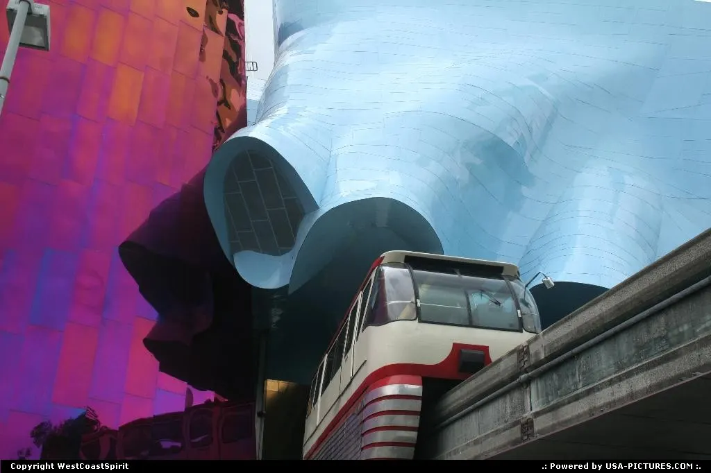 Seattle famous and so vintage looking monorail popping-out the Experience Music Project...